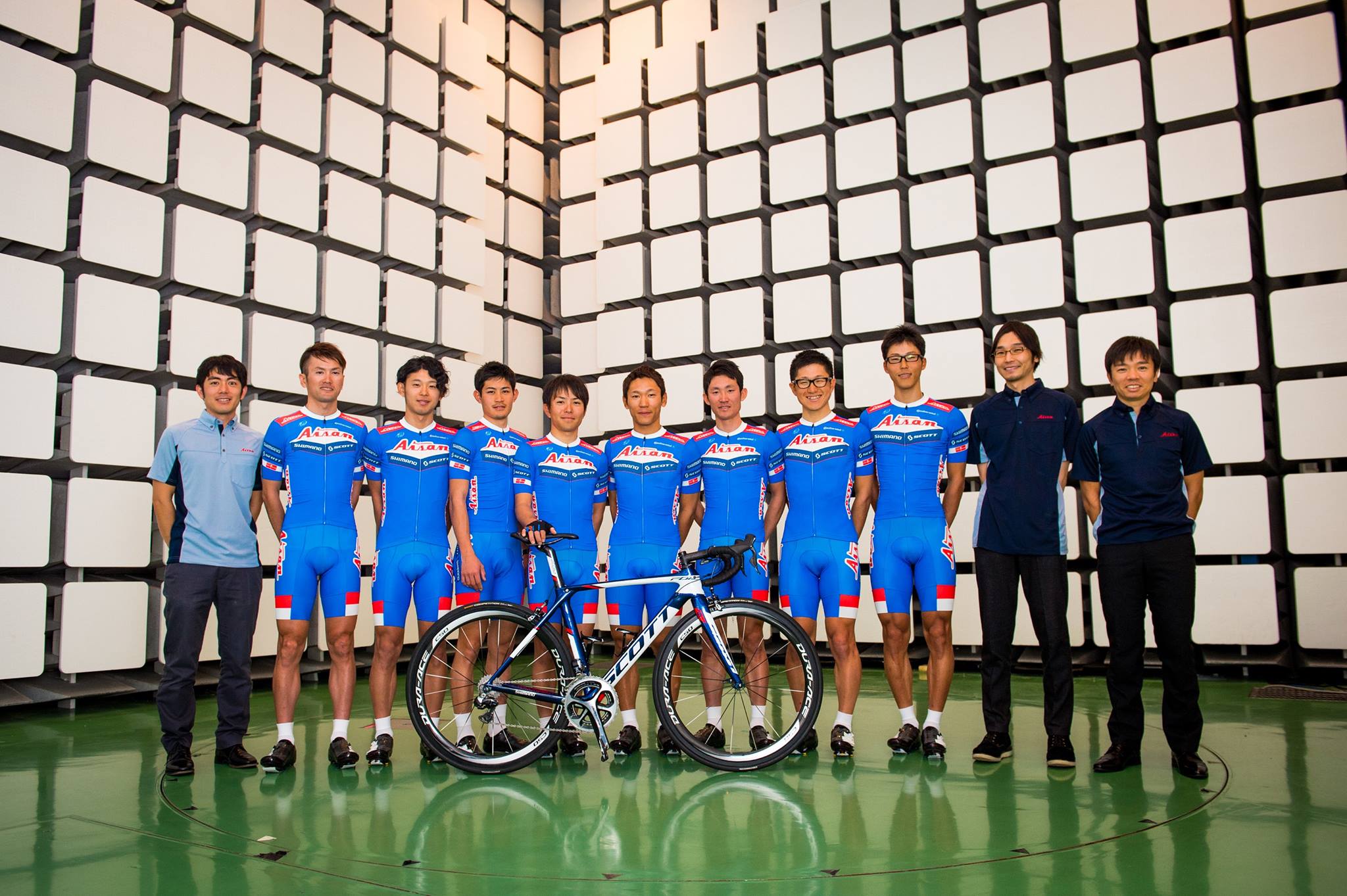 団結力と向上心でアジアを駆け抜ける自転車チーム！